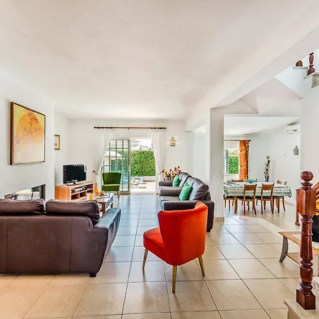 Guia Sleeps 8 Air Con Wifi Villa Guia (Faro)